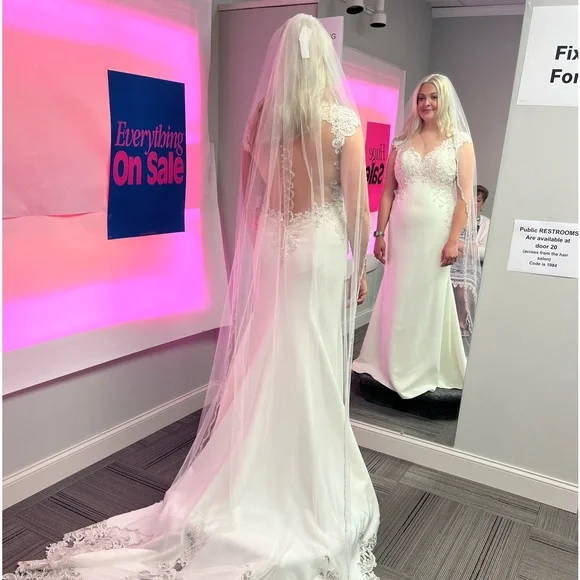 Maggie Sottero wedding dress - Picture 11 of 11